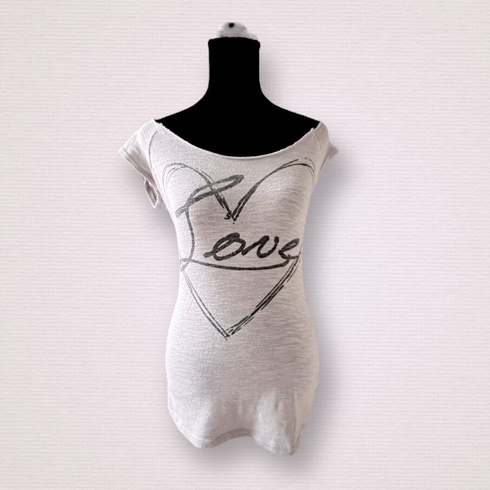 Raw edge t-shirt.